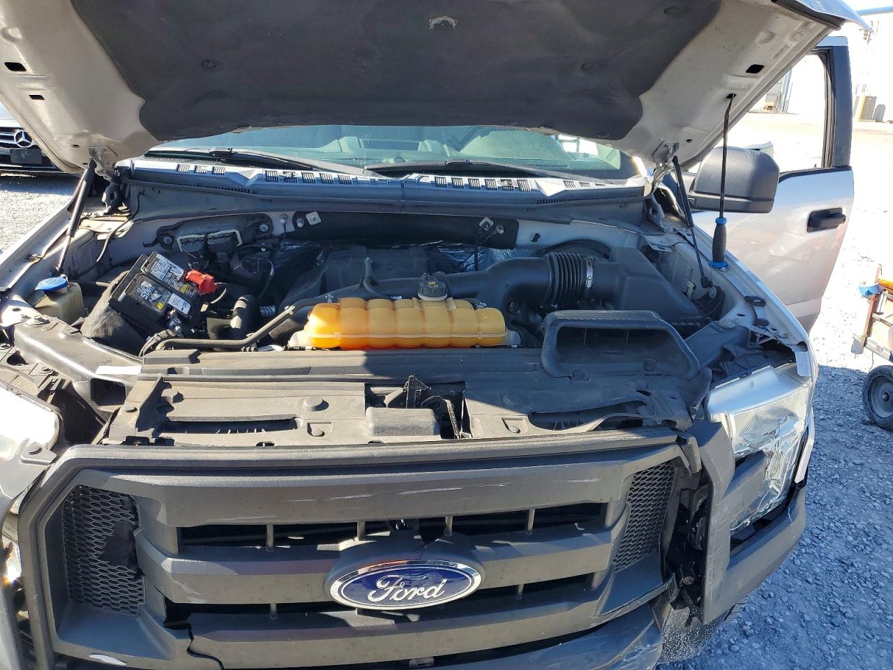 2015 Ford F150 Silver vin: 1FTMF1CP5FKE52120