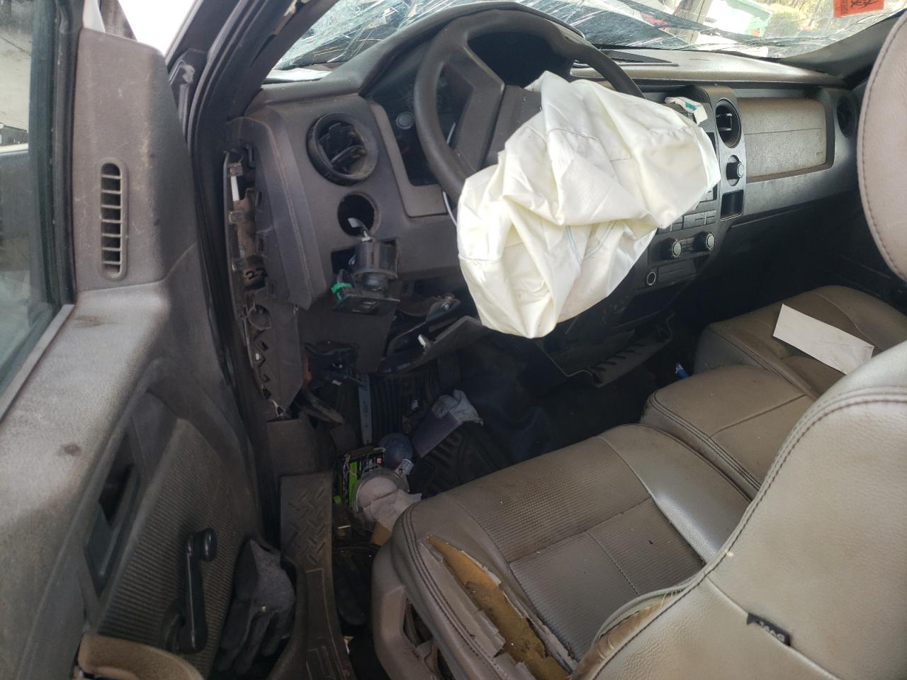 2010 Ford F150    White vin: 1FTMF1CW2AKE80263