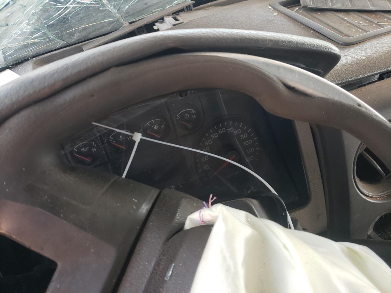 2010 Ford F150    White vin: 1FTMF1CW2AKE80263