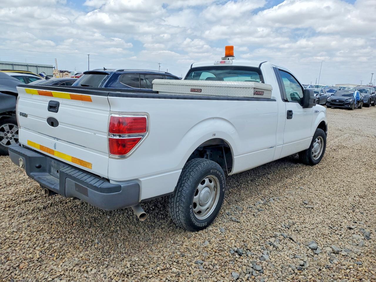 2010 Ford F150 White vin: 1FTMF1CW3AKB55329