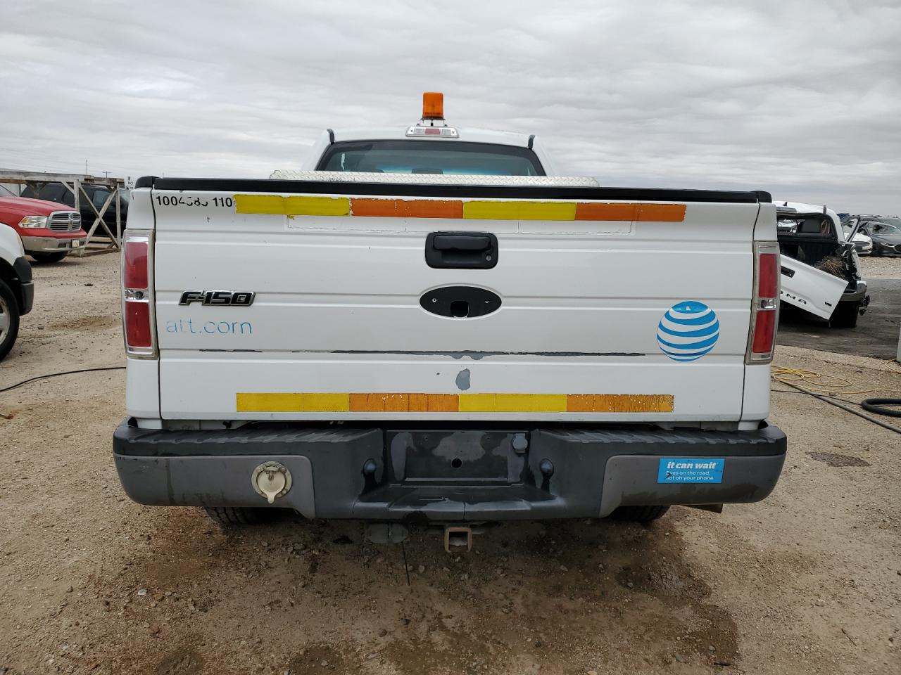 2010 Ford F150 White vin: 1FTMF1CW3AKB55329 Damage: Rear Metal Bumper Painted, Dent(S) W/No Paint Dmg, < 1/8 Inch