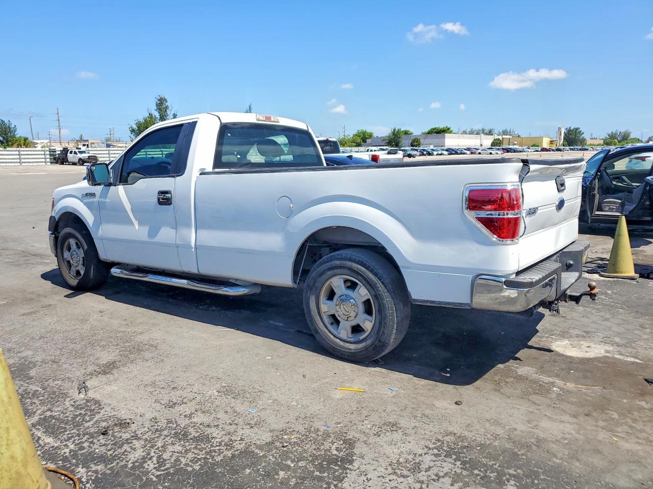 2010 Ford F150 White vin: 1FTMF1CW3AKB82711