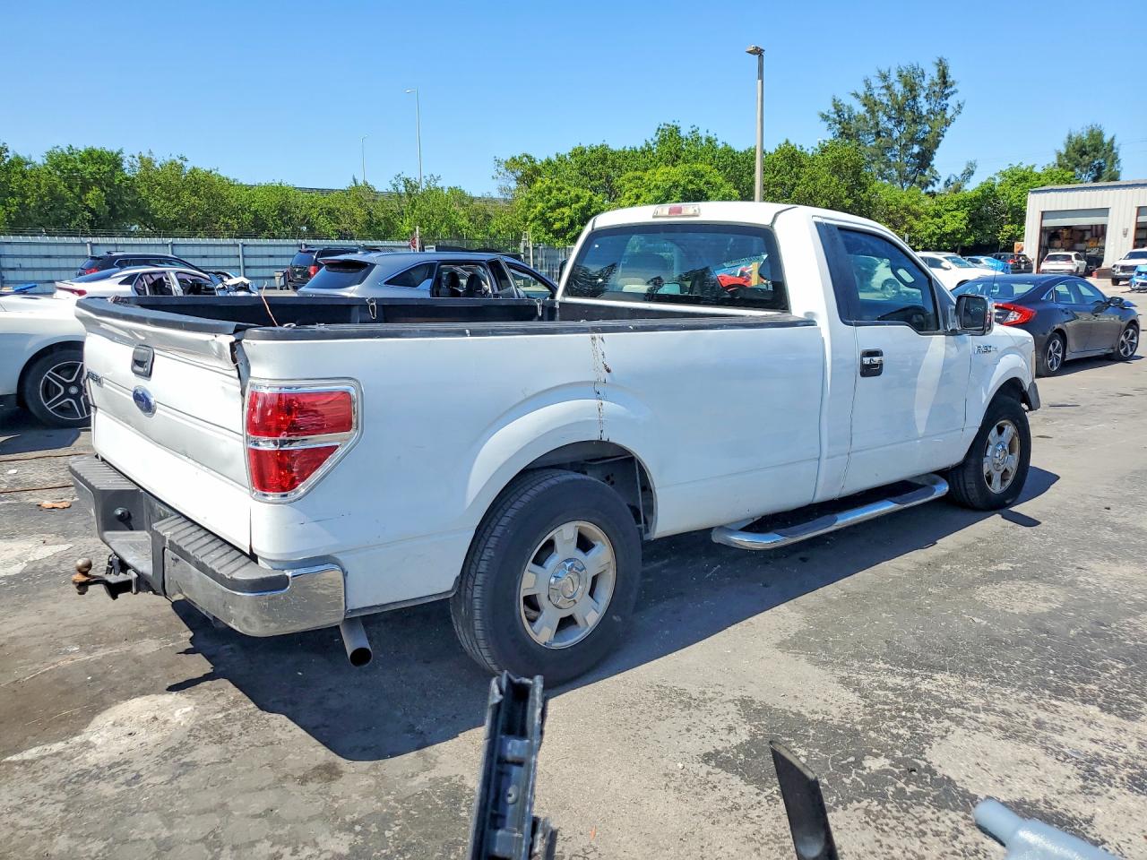 2010 Ford F150 White vin: 1FTMF1CW3AKB82711