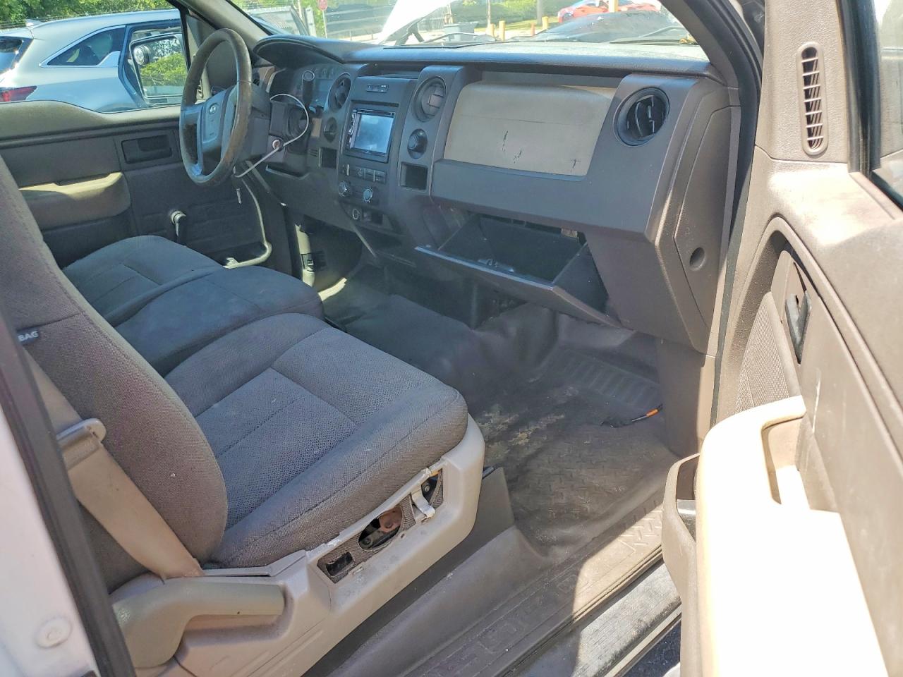 2010 Ford F150 White vin: 1FTMF1CW3AKB82711