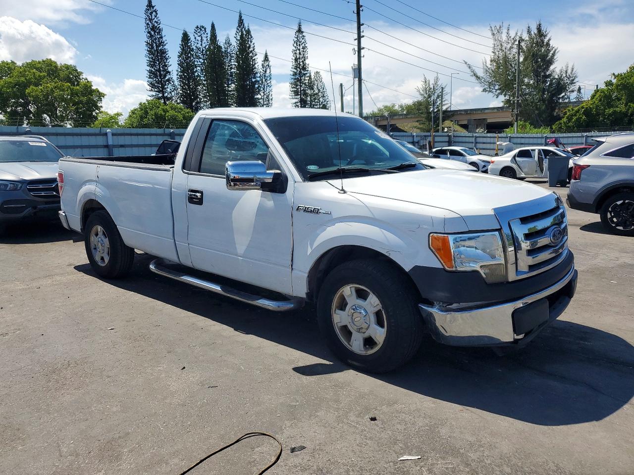 2010 Ford F150 White vin: 1FTMF1CW3AKB82711