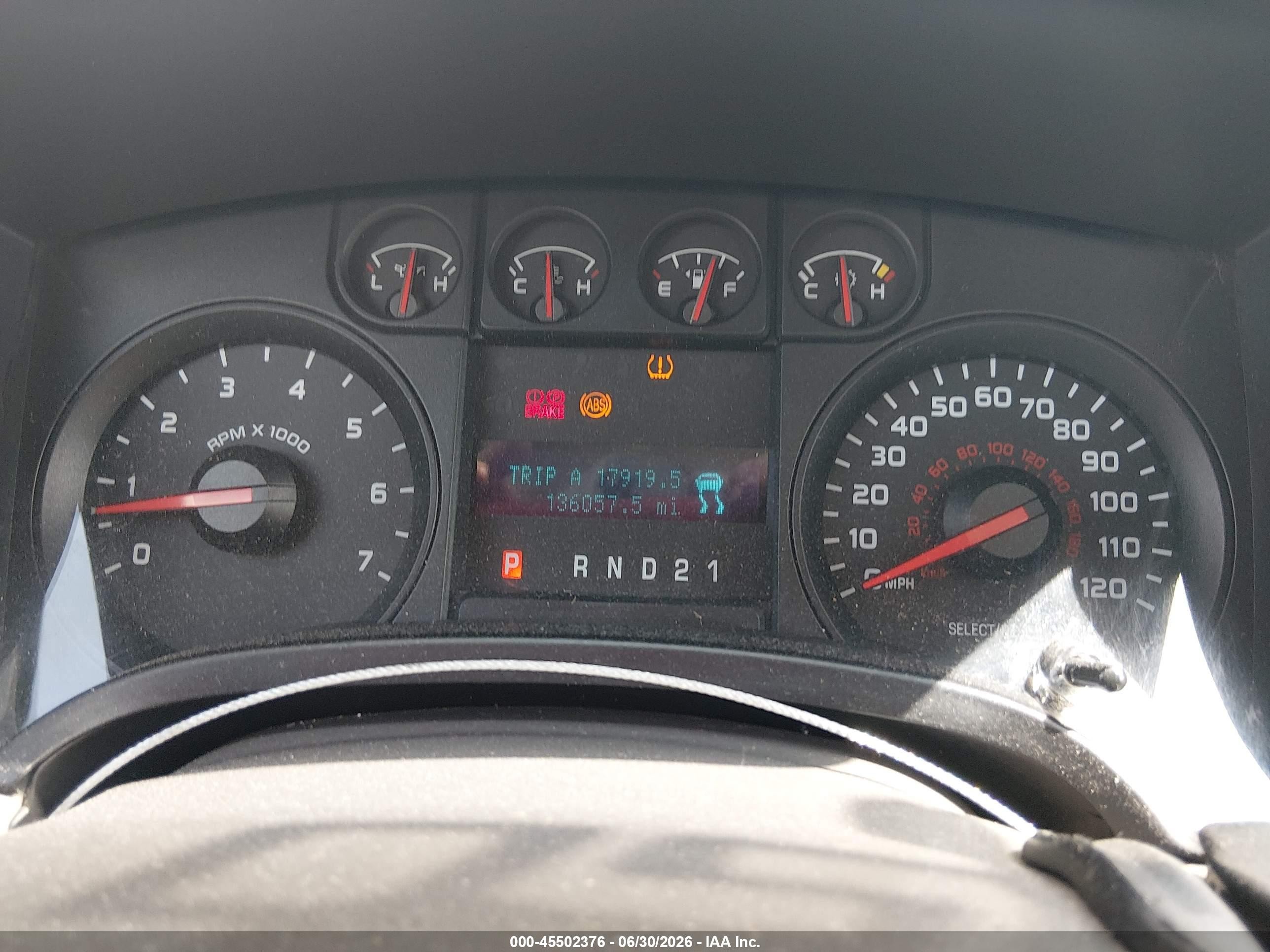 2010 Ford F150   Белый vin: 1FTMF1CW4AKB99971