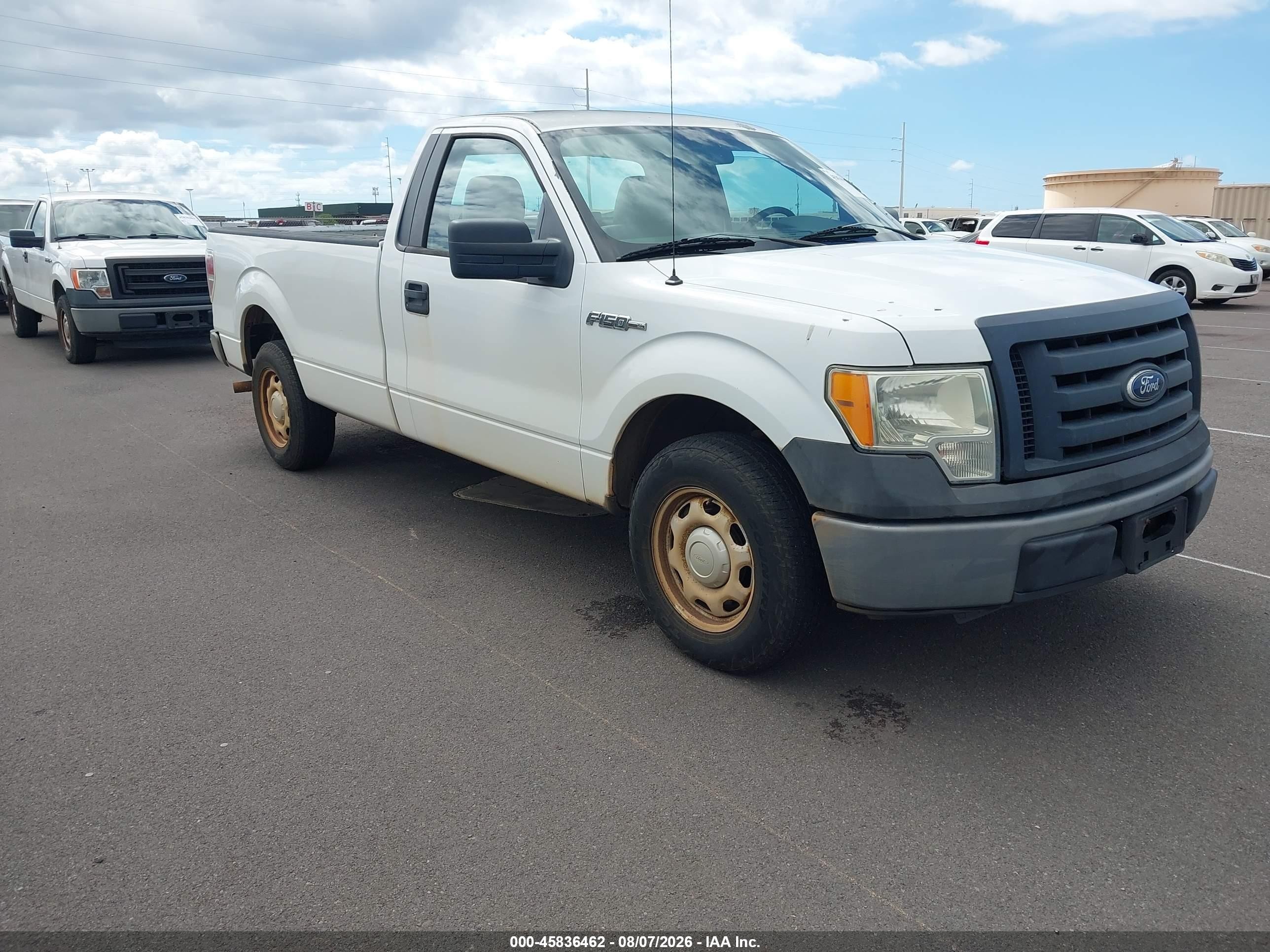 2010 Ford F-150   White vin: 1FTMF1CW4AKE61536