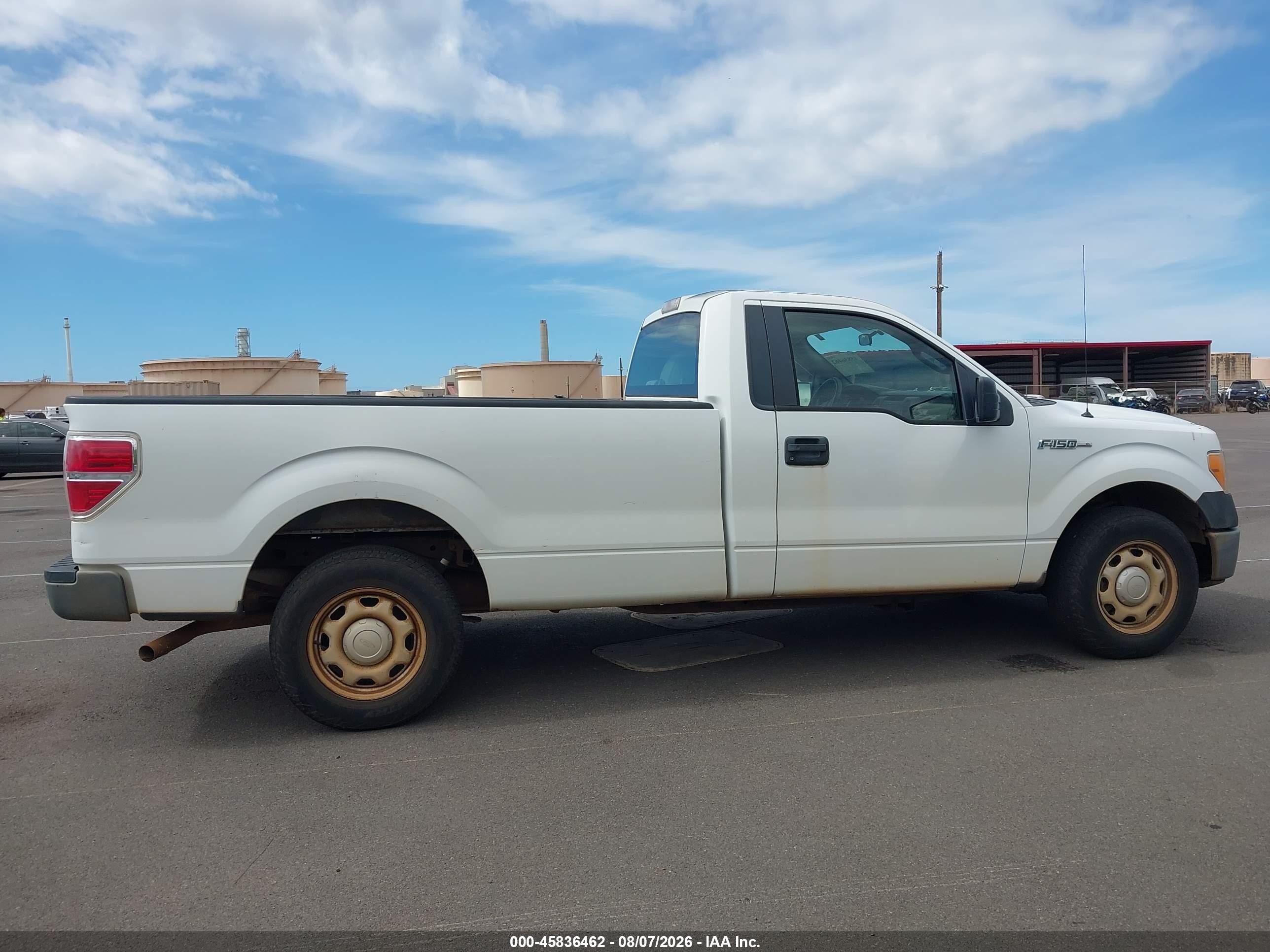2010 Ford F-150   White vin: 1FTMF1CW4AKE61536