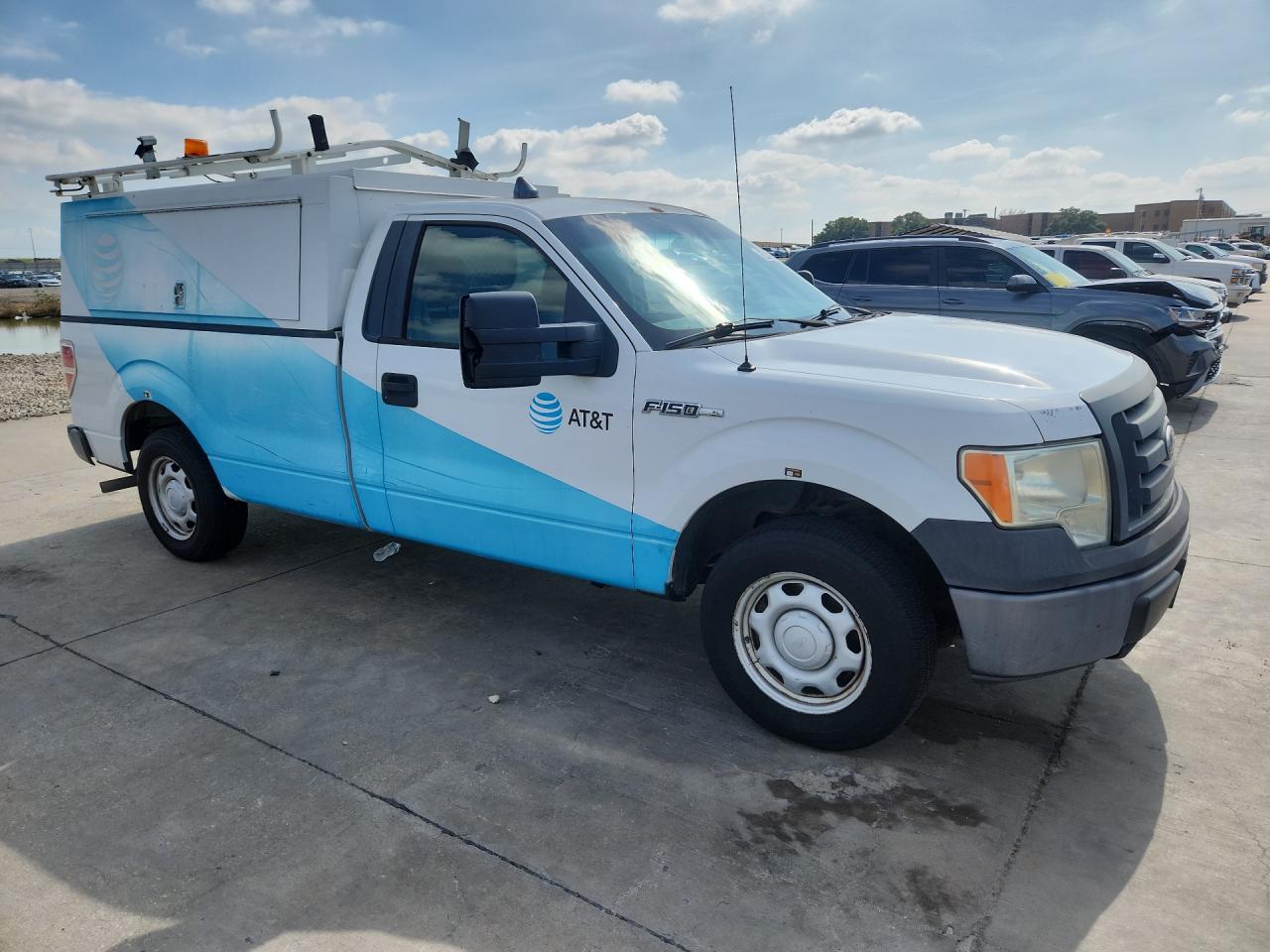 2010 Ford F150 White vin: 1FTMF1CW5AKB11123 Damage: Right Front Door, Heavy Scratch, > 12 Inches
