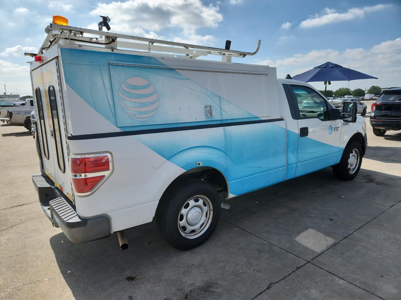 2010 Ford F150 White vin: 1FTMF1CW5AKB11123 Damage: Right Cab Side, Heavy Scratch, 4 To 5 Inches