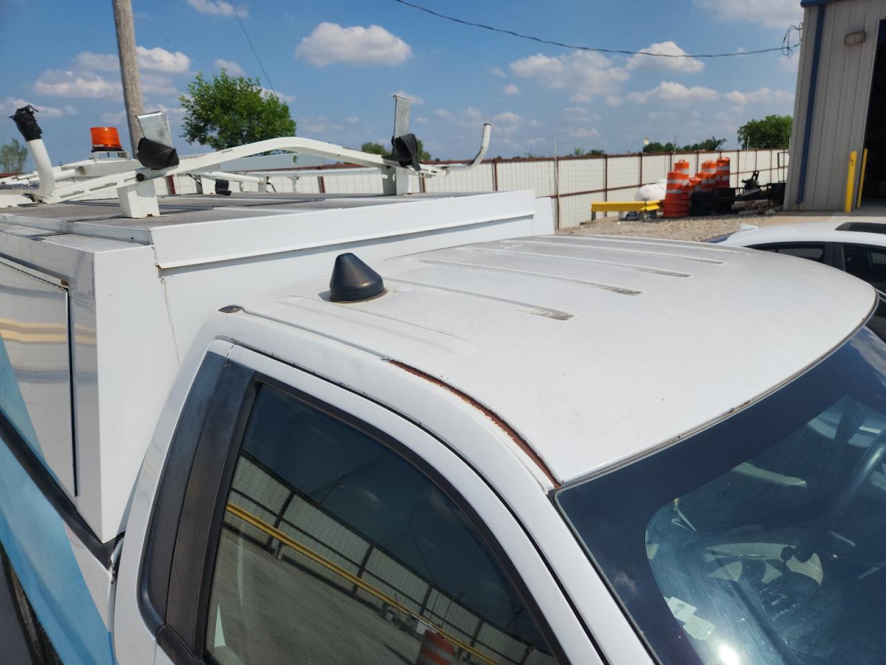 2010 Ford F150 White vin: 1FTMF1CW6AKB11079 Damage: Roof, Peeling, > 12 Inches