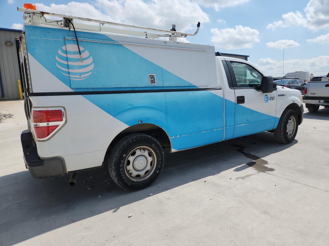 2010 Ford F150 White vin: 1FTMF1CW6AKB11079 Damage: Right Bed Side, Peeling, > 12 Inches