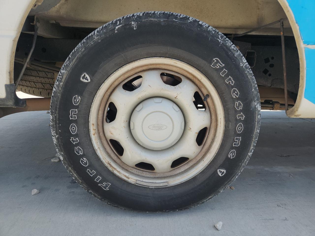 2010 Ford F150 White vin: 1FTMF1CW6AKB11079 Damage: Right Rear Wheel, Curb Rash, > 12 Inches