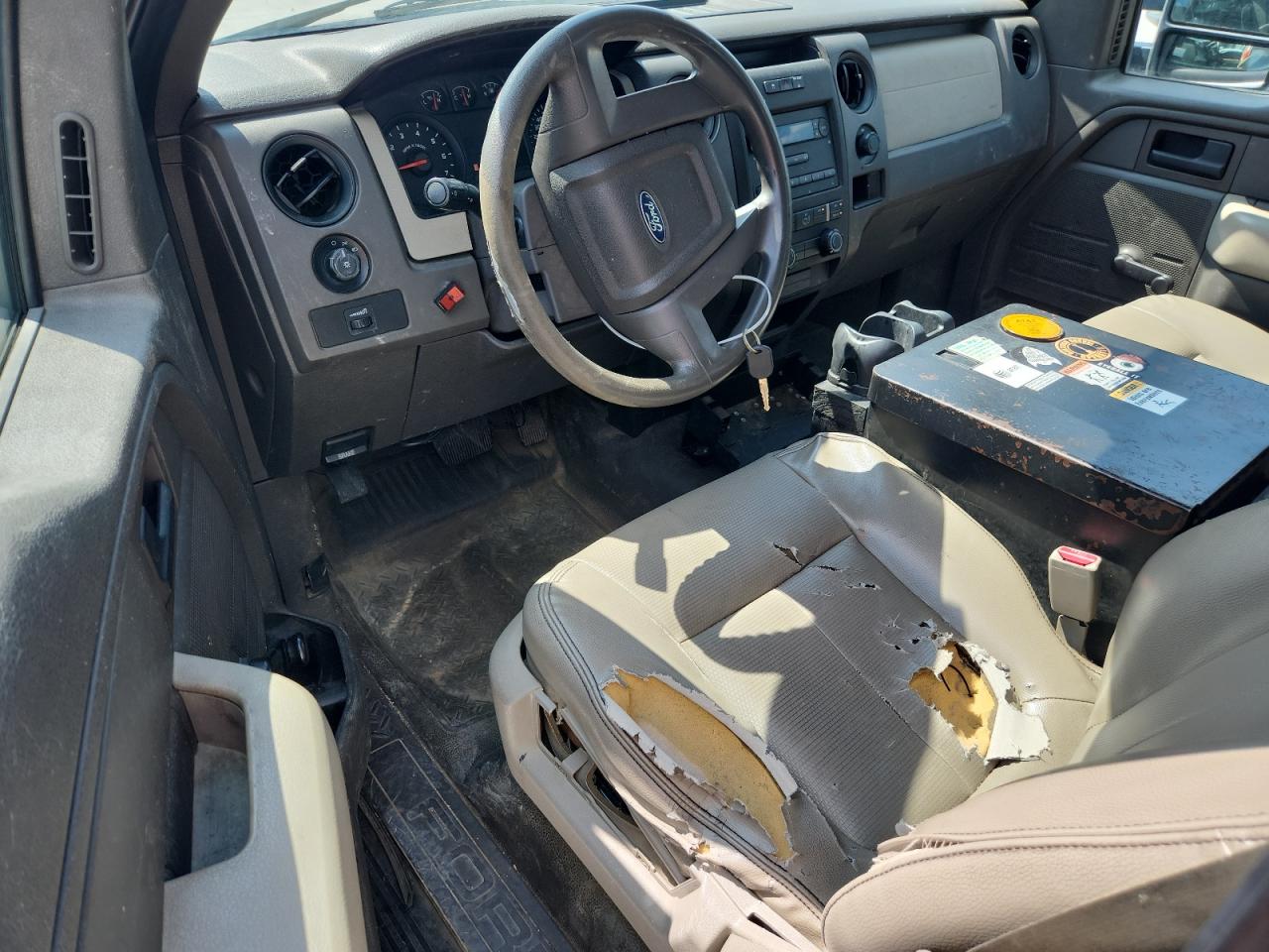 2010 Ford F150 White vin: 1FTMF1CW6AKB11079 Damage: Steering Wheel, Worn, Replacement Required