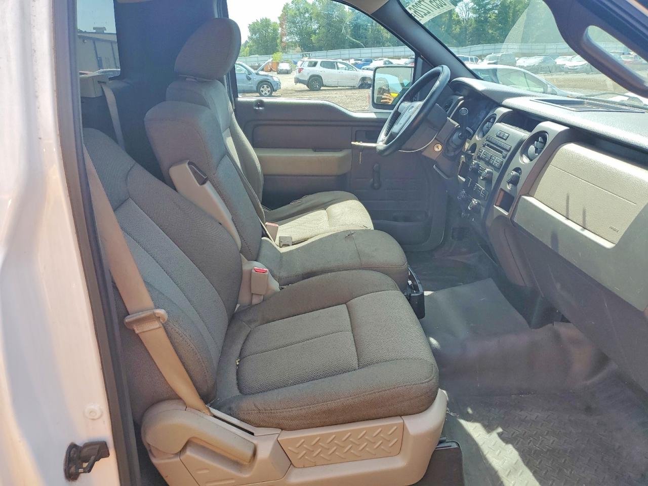 2010 Ford F150 White vin: 1FTMF1CW9AKB60437