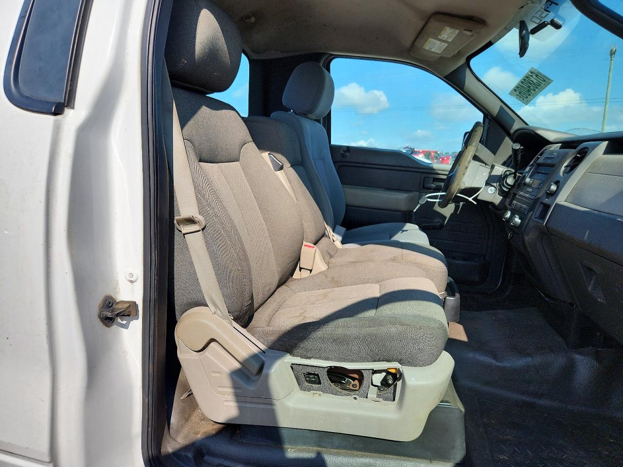 2010 Ford F150 White vin: 1FTMF1CWXAKA66972