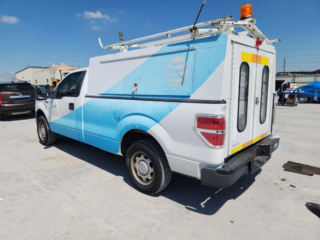 2010 Ford F150 Белый vin: 1FTMF1CWXAKB11067 Damage: Left Bed Side, Heavy Scratch, 1 To 2 Inches