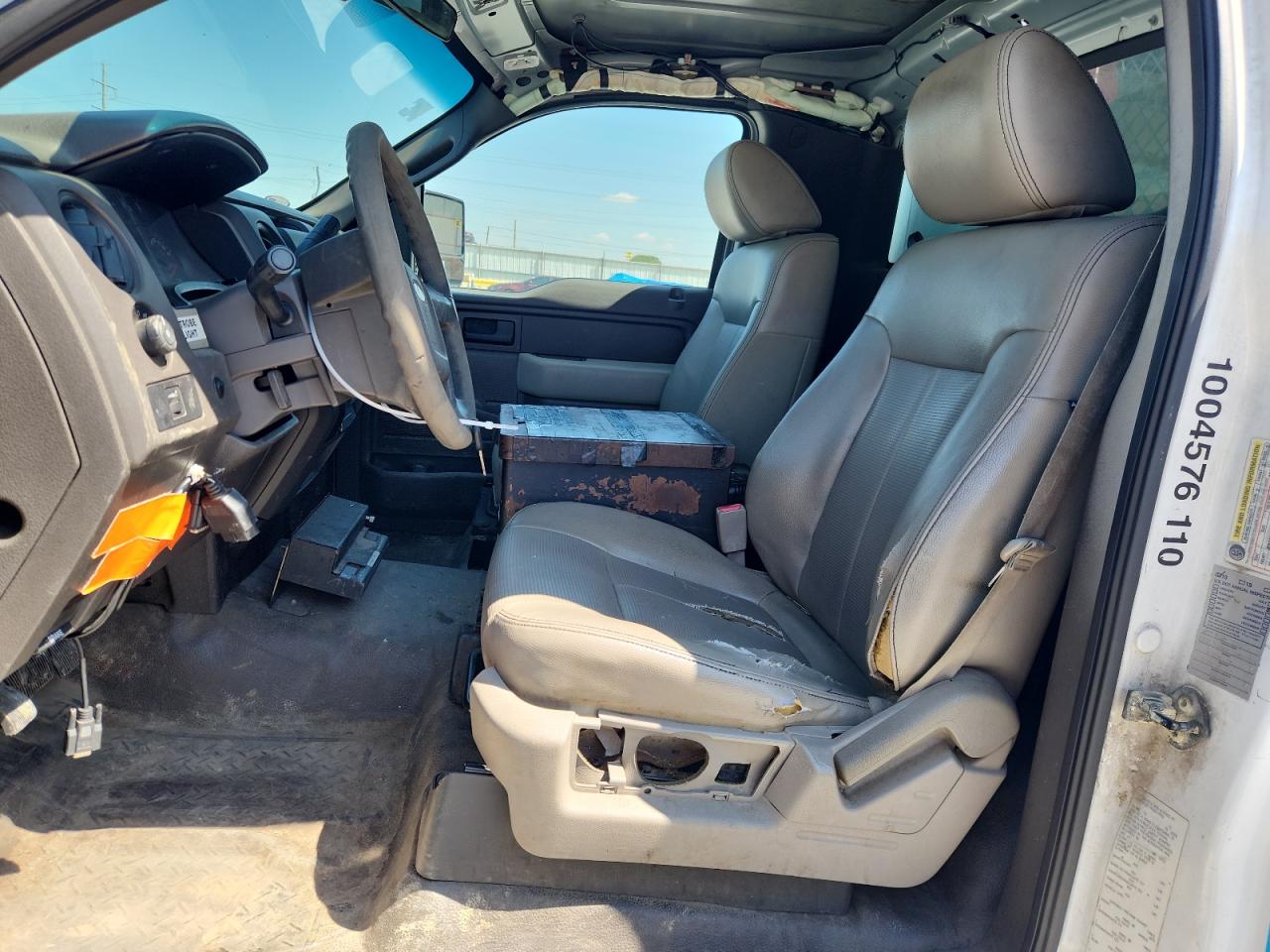 2010 Ford F150 Белый vin: 1FTMF1CWXAKB11067 Damage: Left Front Seat, Torn, > 12 Inches
