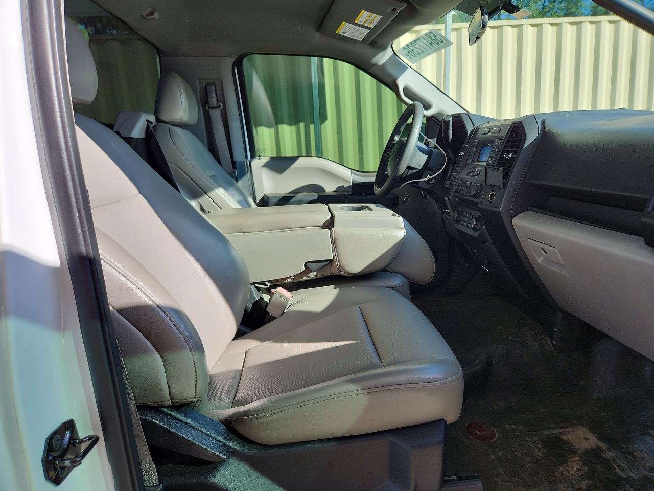 2018 Ford F150 White vin: 1FTMF1E50JKF49343