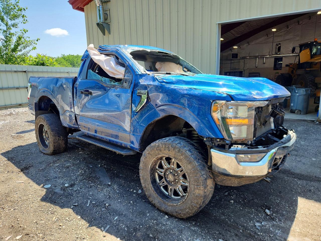 2023 Ford F150 Синий vin: 1FTMF1E57PKF25095