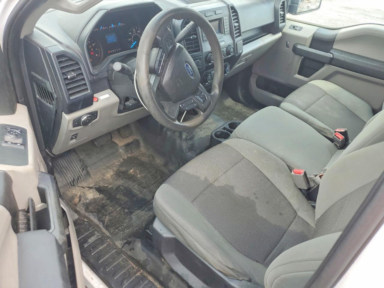 2015 Ford F150 White vin: 1FTMF1E84FFB08213