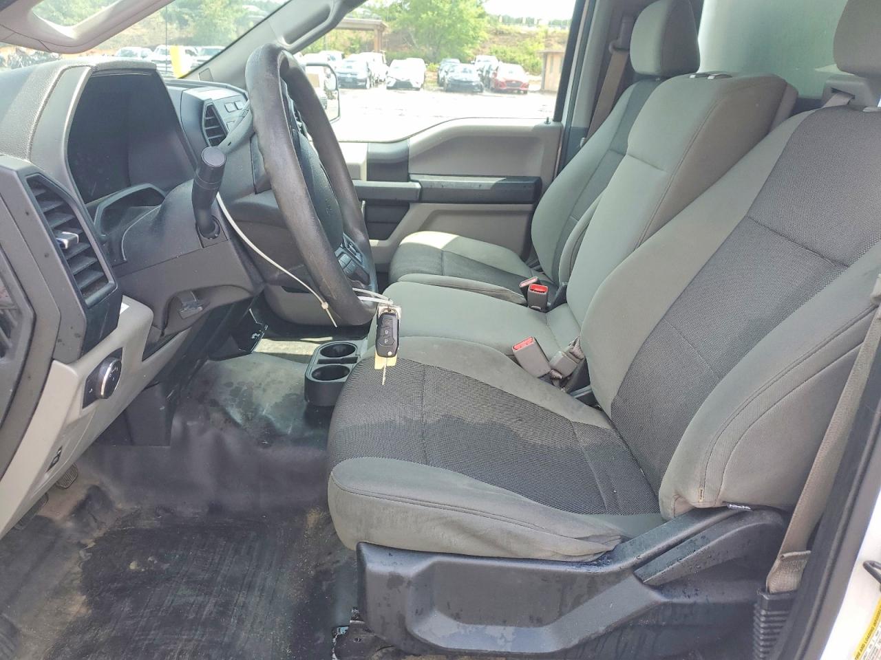 2015 Ford F150 White vin: 1FTMF1E84FFB08213