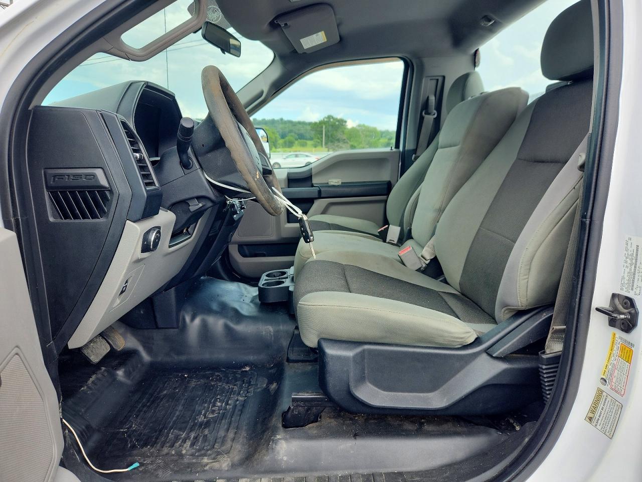 2015 Ford F150 White vin: 1FTMF1E87FKD30395