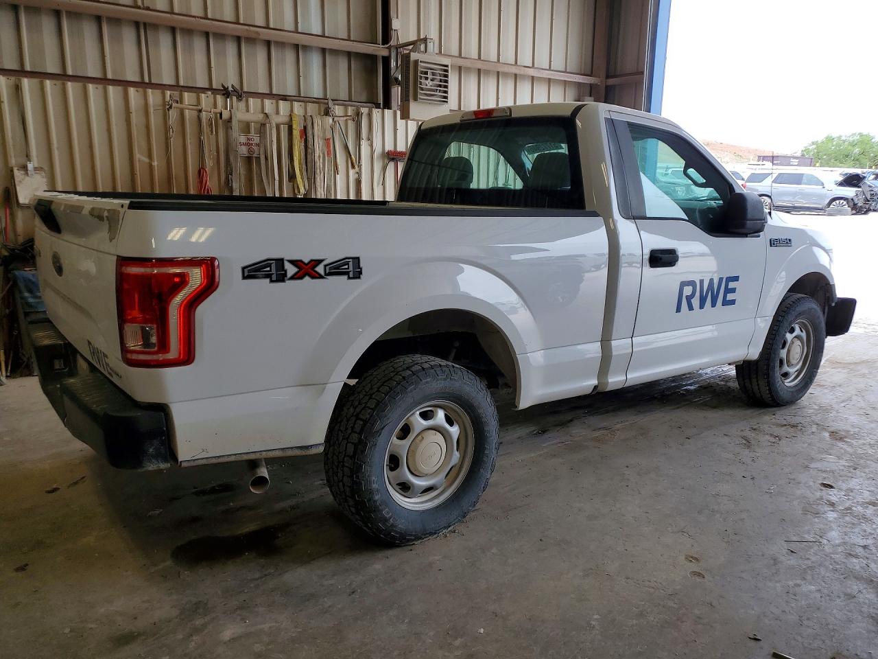 2016 Ford F150 White vin: 1FTMF1E8XGKD25015