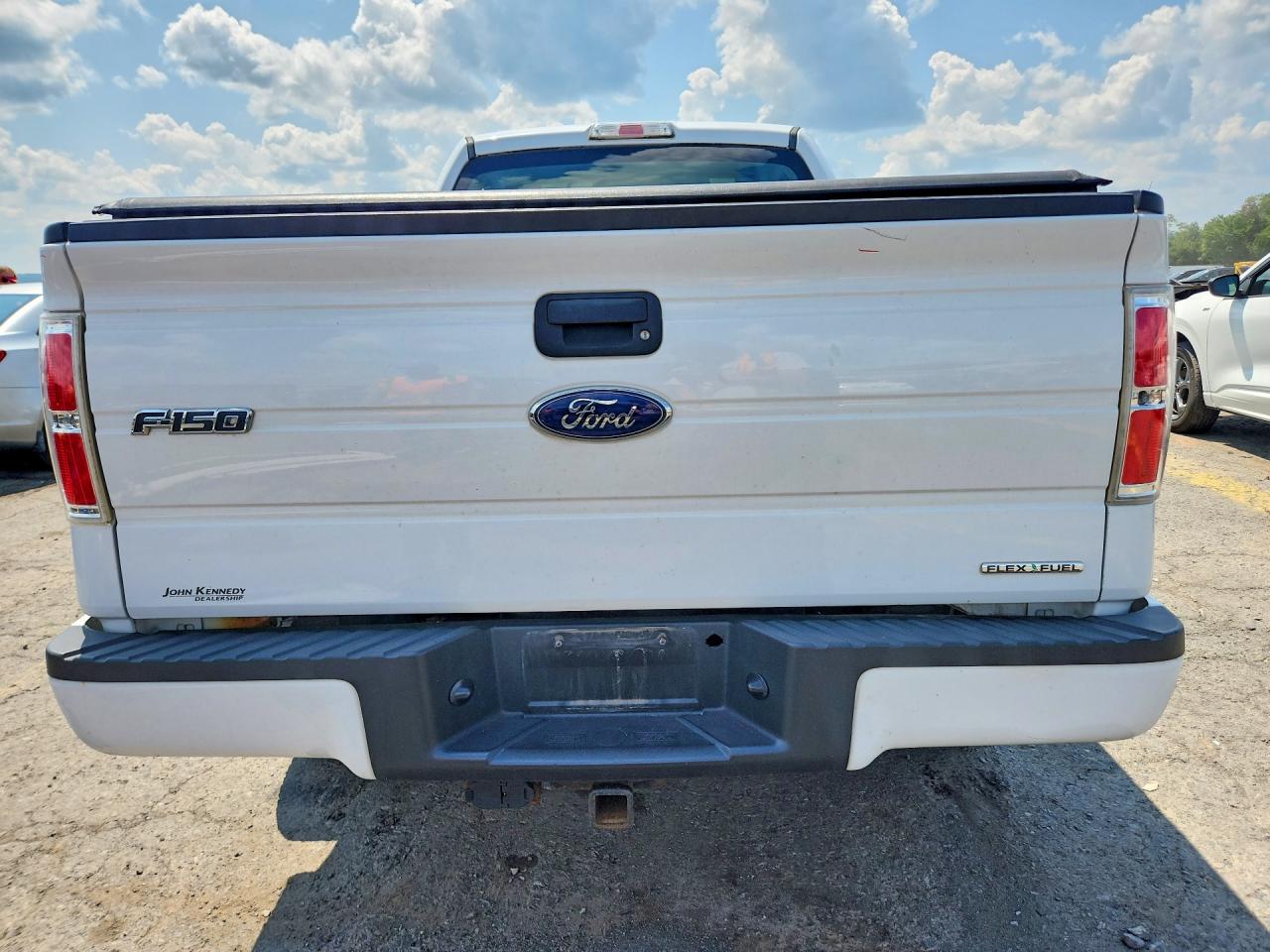 2013 Ford F150 Белый vin: 1FTMF1EF5DFA85004