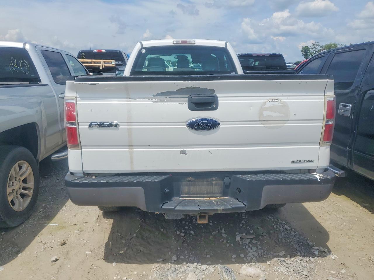 2014 Ford F150 White vin: 1FTMF1EM1EKF78363