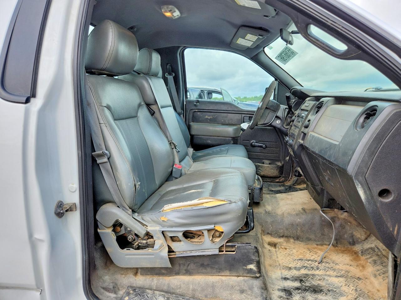 2014 Ford F150 White vin: 1FTMF1EM1EKF78363