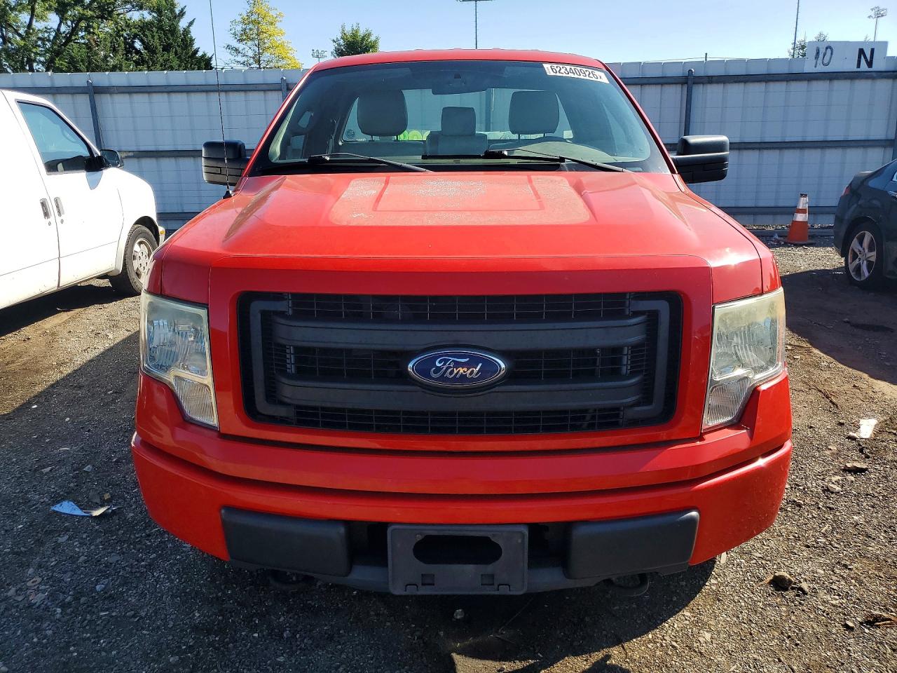 2013 Ford F150 Red vin: 1FTMF1EM2DKE49367
