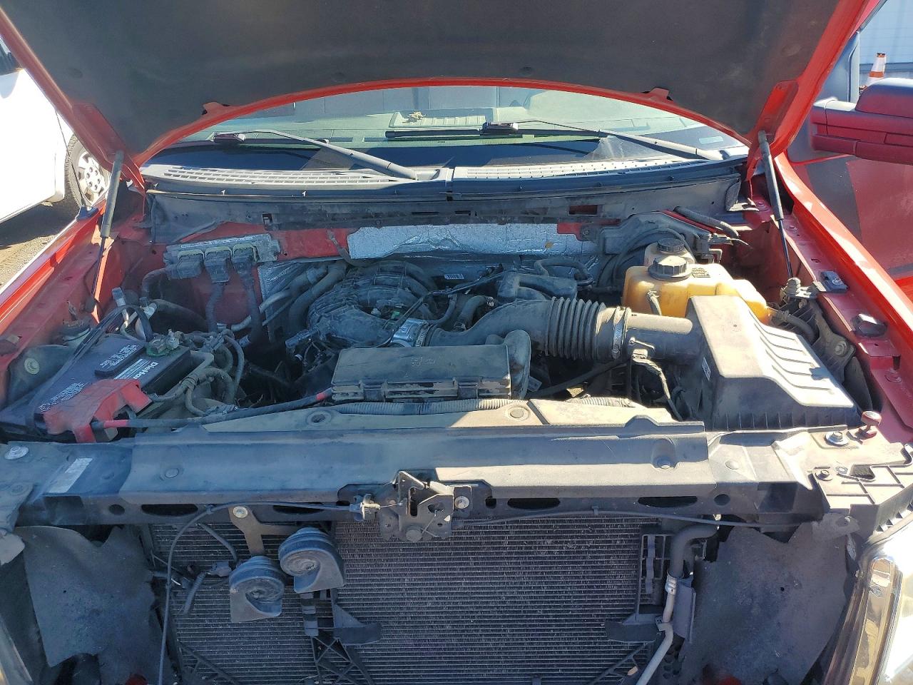 2013 Ford F150 Red vin: 1FTMF1EM2DKE49367