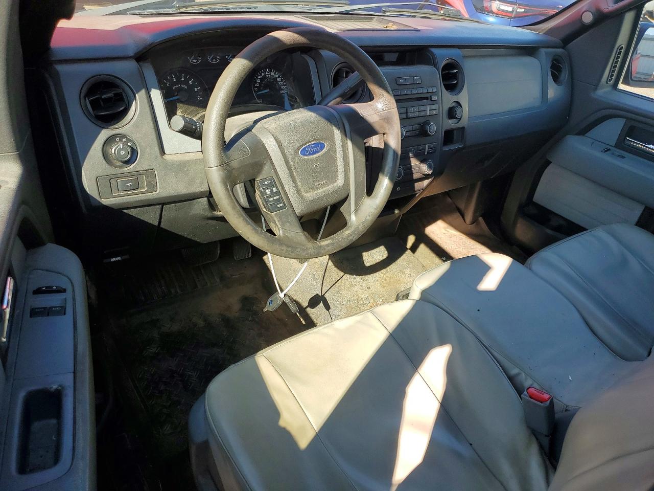 2013 Ford F150 Red vin: 1FTMF1EM2DKE49367