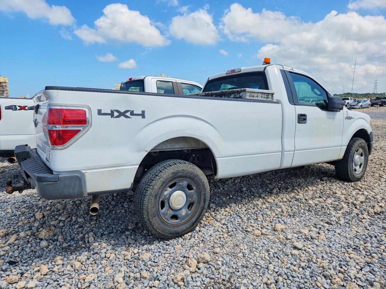 2014 Ford F150 White vin: 1FTMF1EM4EKD53418