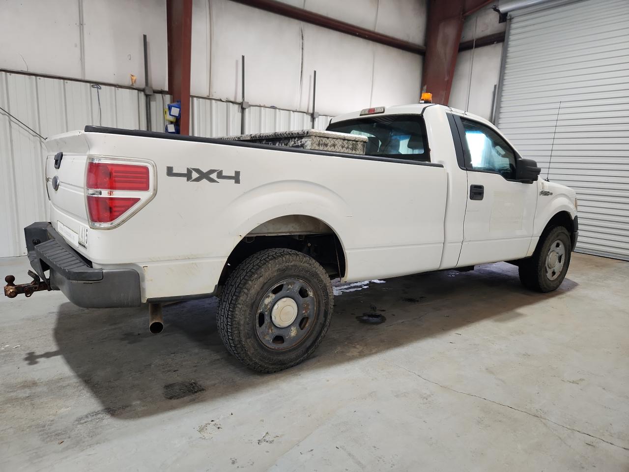 2014 Ford F150 White vin: 1FTMF1EM4EKD53418 Damage: Right Bed Side, Dent(S) W/ Paint Dmg, > 12 Inches