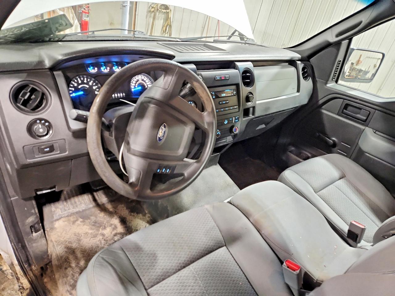 2013 Ford F150 White vin: 1FTMF1EM5DFC50760