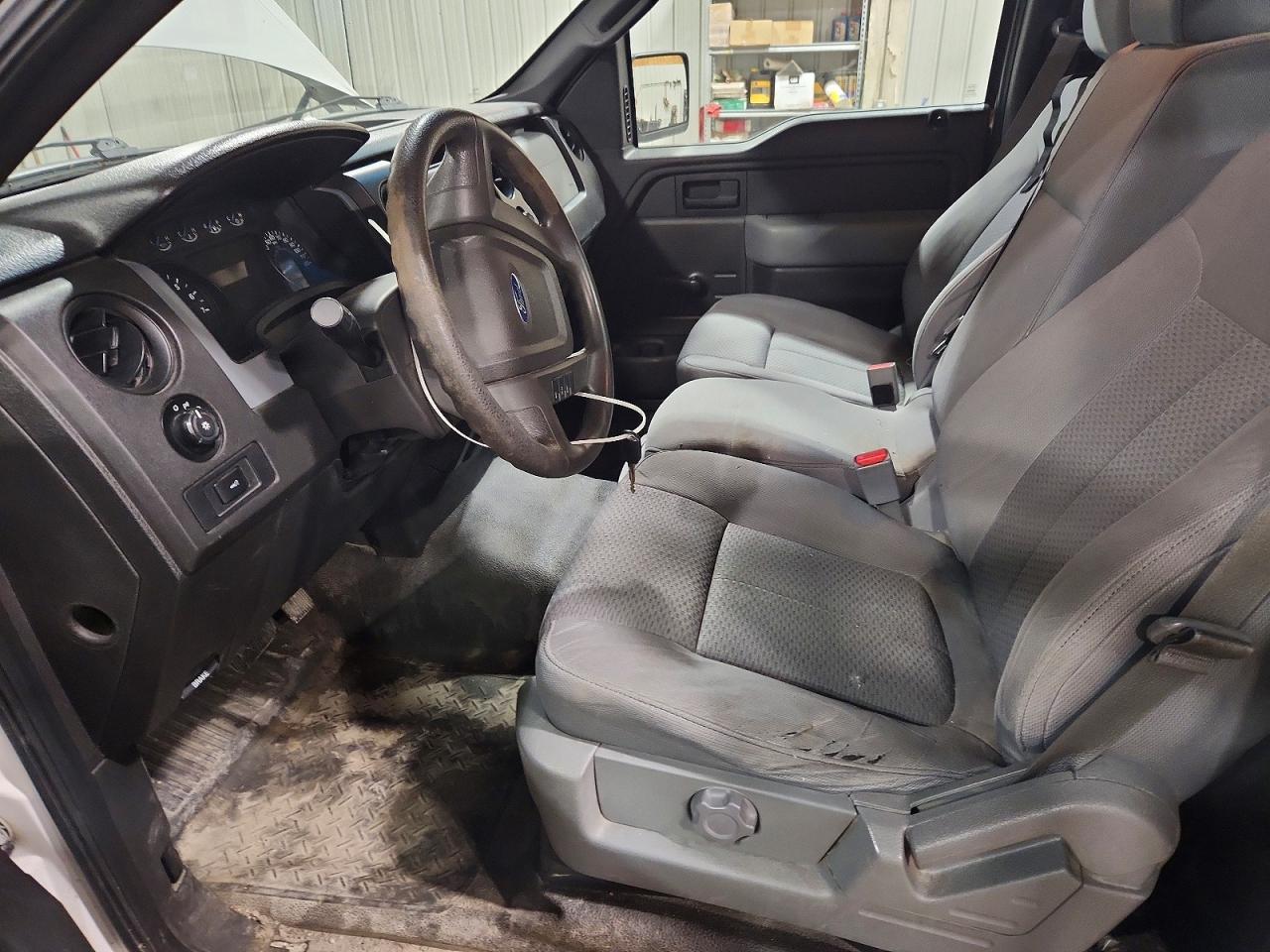 2013 Ford F150 White vin: 1FTMF1EM5DFC50760