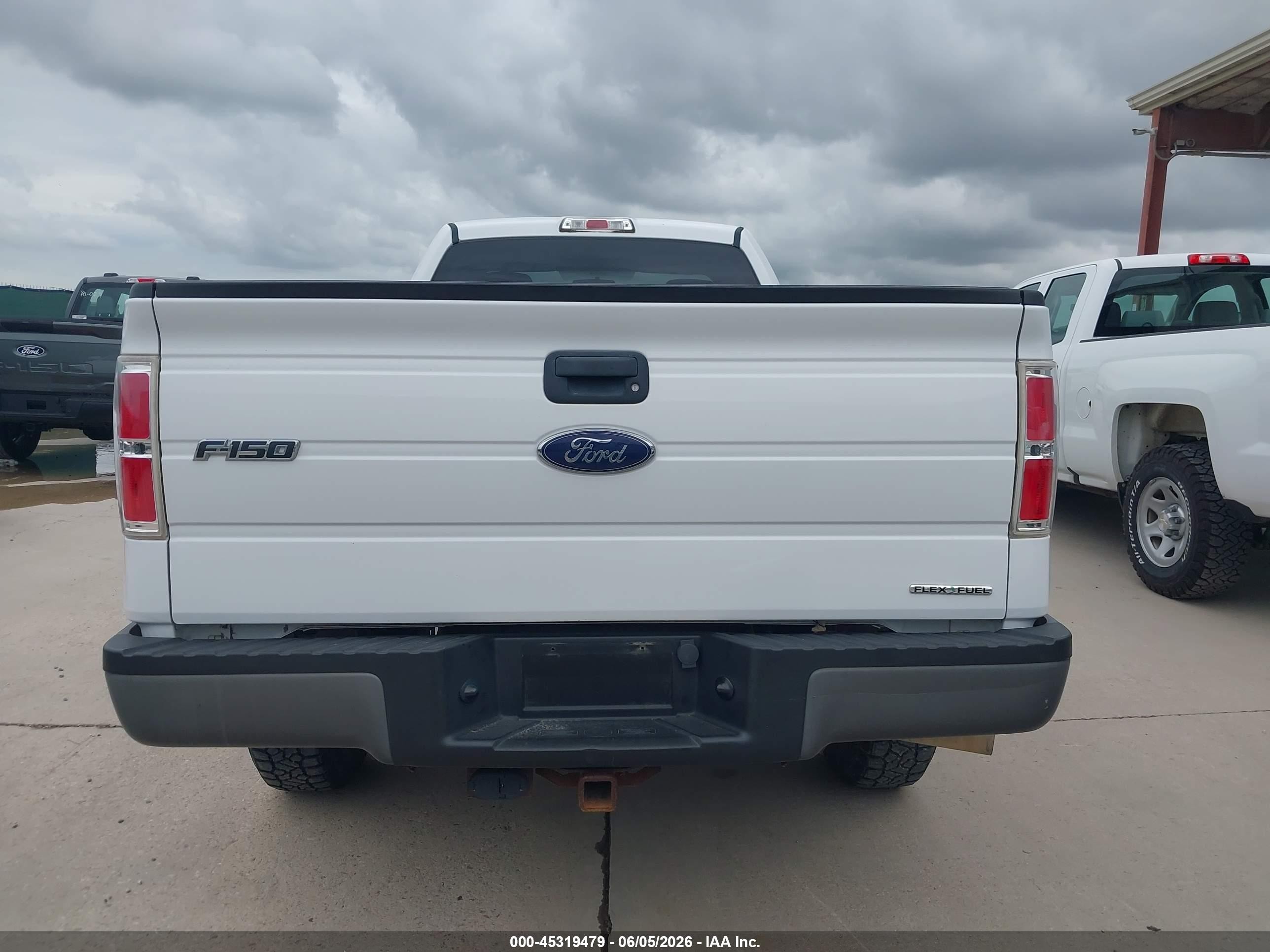 2014 Ford F-150 Xl White vin: 1FTMF1EM7EKF40684