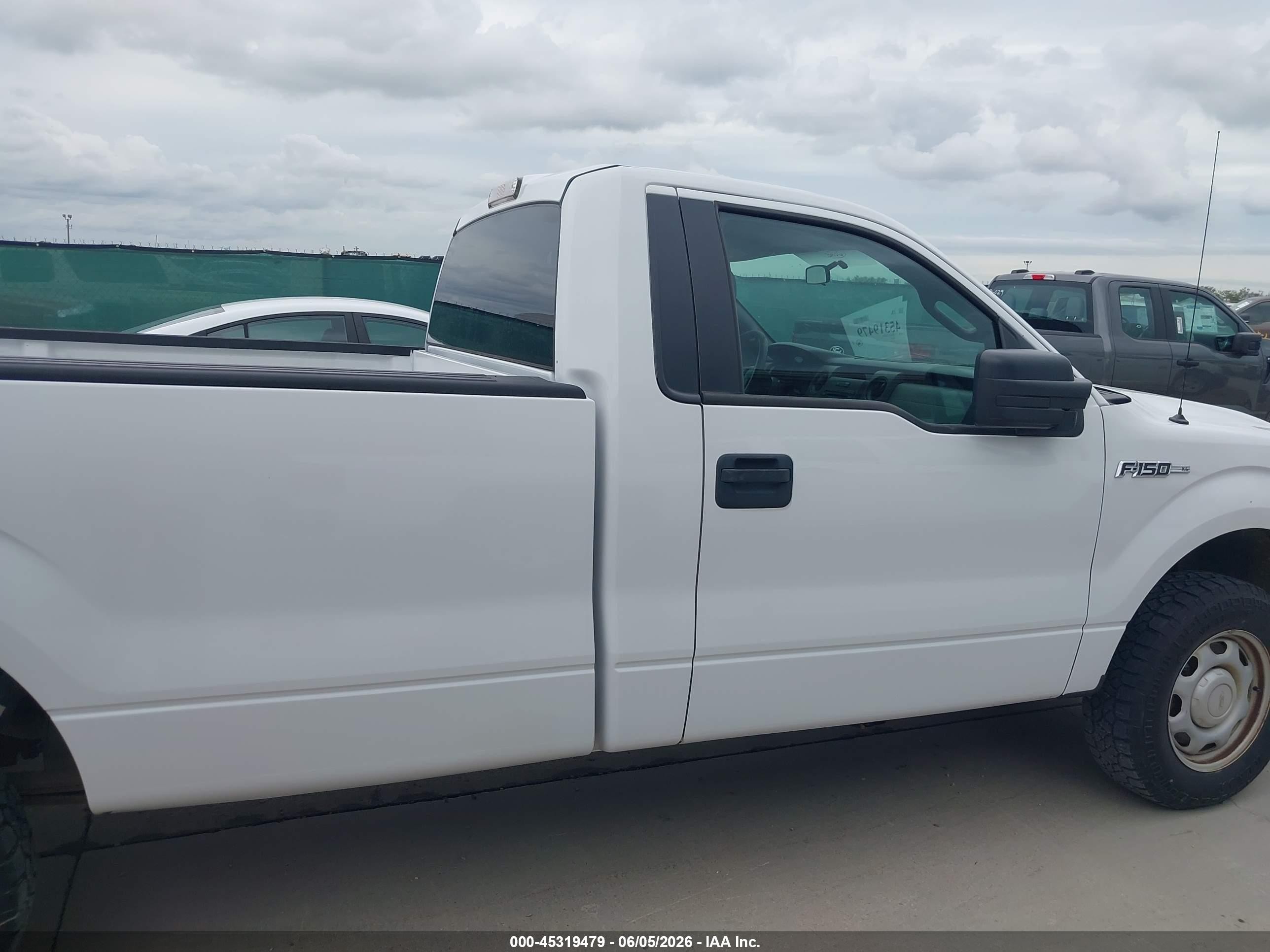 2014 Ford F-150 Xl White vin: 1FTMF1EM7EKF40684