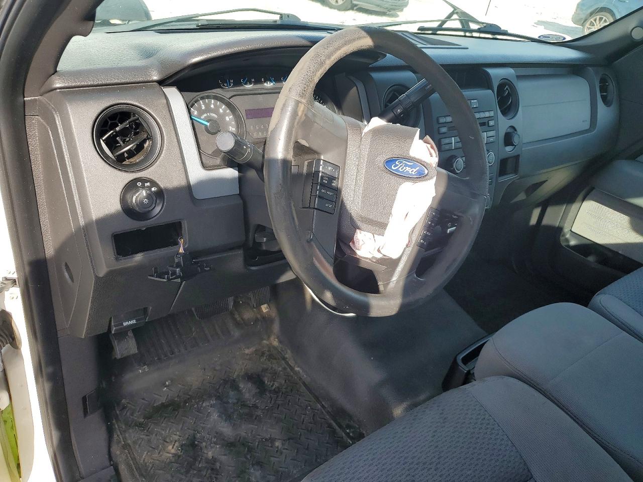2014 Ford F150 White vin: 1FTMF1EM8EKG01976