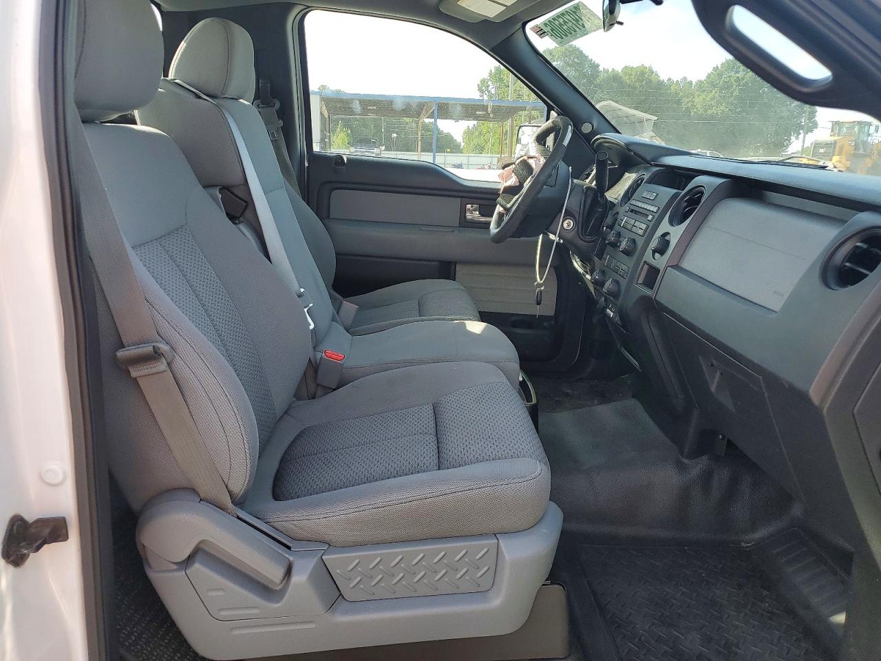 2014 Ford F150 White vin: 1FTMF1EM8EKG01976
