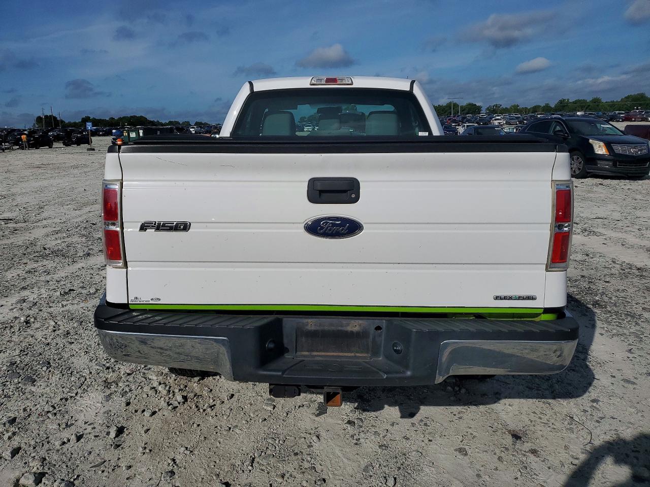 2014 Ford F150 White vin: 1FTMF1EM8EKG01976