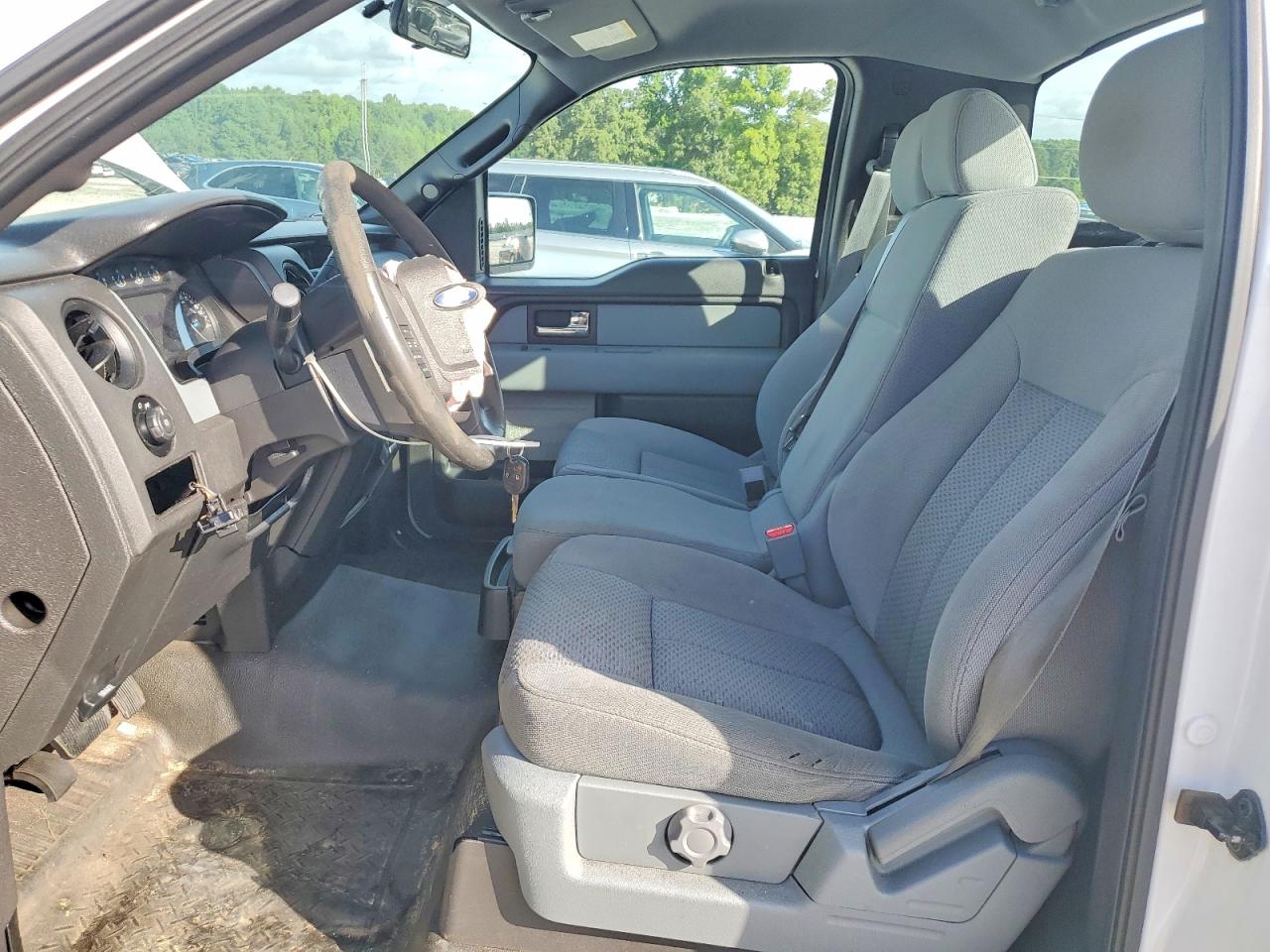 2014 Ford F150 White vin: 1FTMF1EM8EKG01976