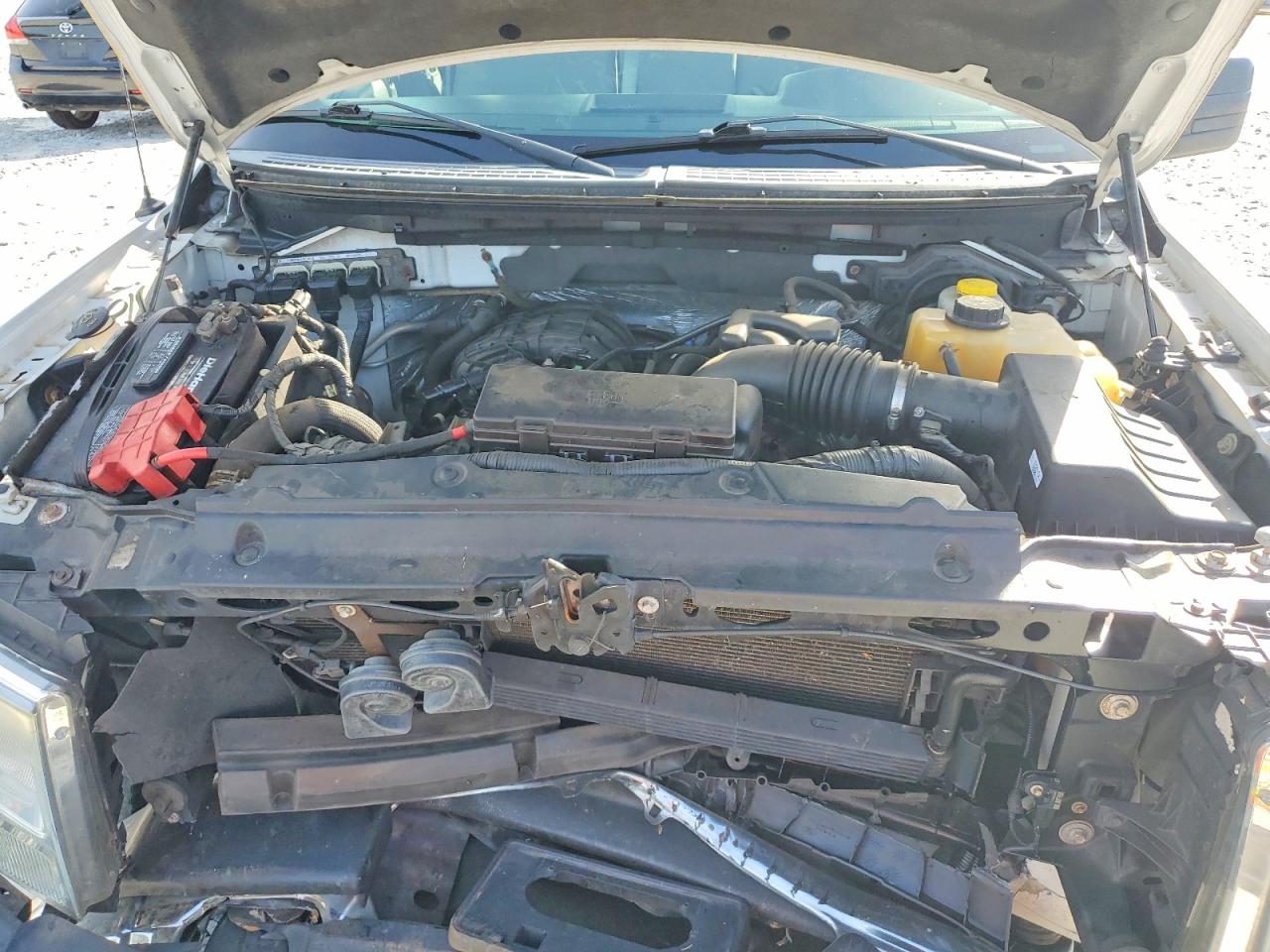 2014 Ford F150 White vin: 1FTMF1EM8EKG01976