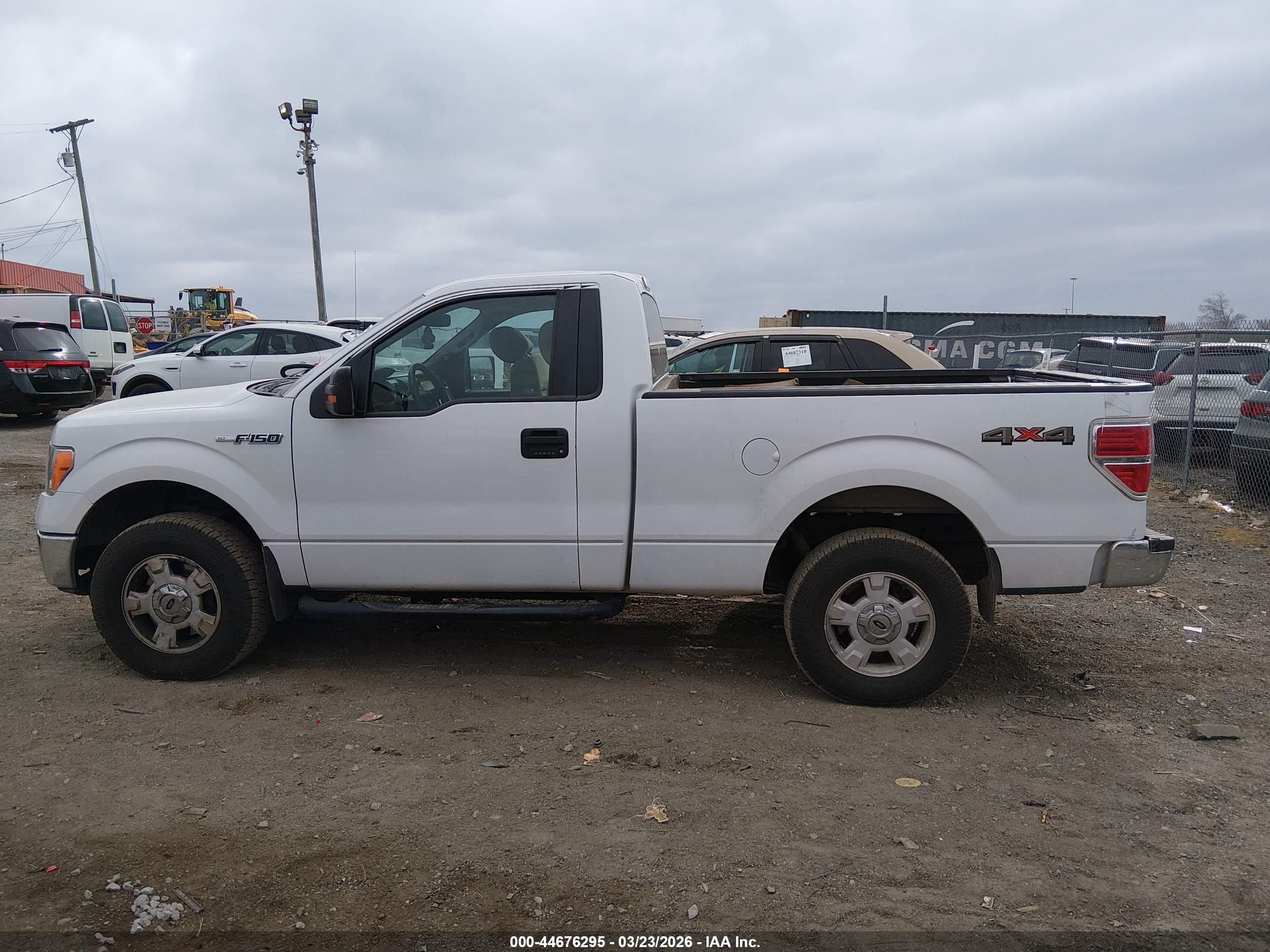 2014 Ford F-150 Xlt White vin: 1FTMF1EMXEKD43038