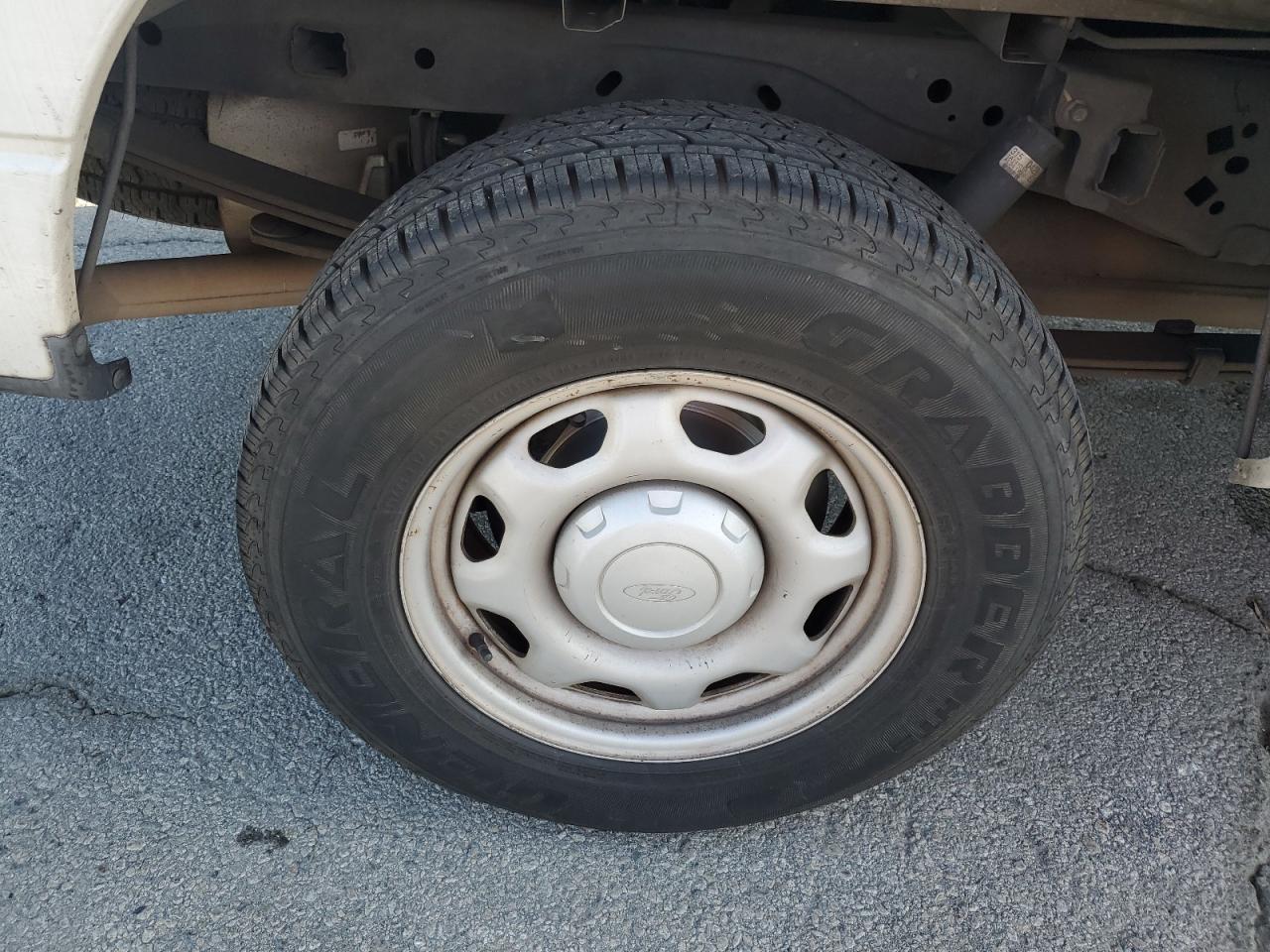 2010 Ford F150 White vin: 1FTMF1EWXAKE81223 Damage: Right Rear Wheel, Chipped, 10 Or More