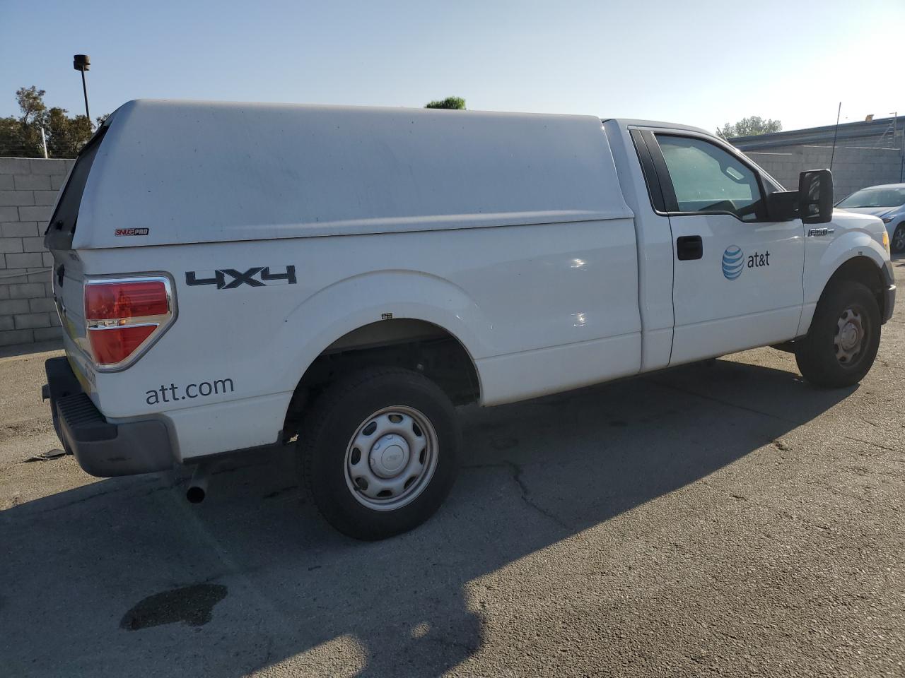 2010 Ford F150 White vin: 1FTMF1EWXAKE81223 Damage: Right Front Tire, Worn, Replacement Required