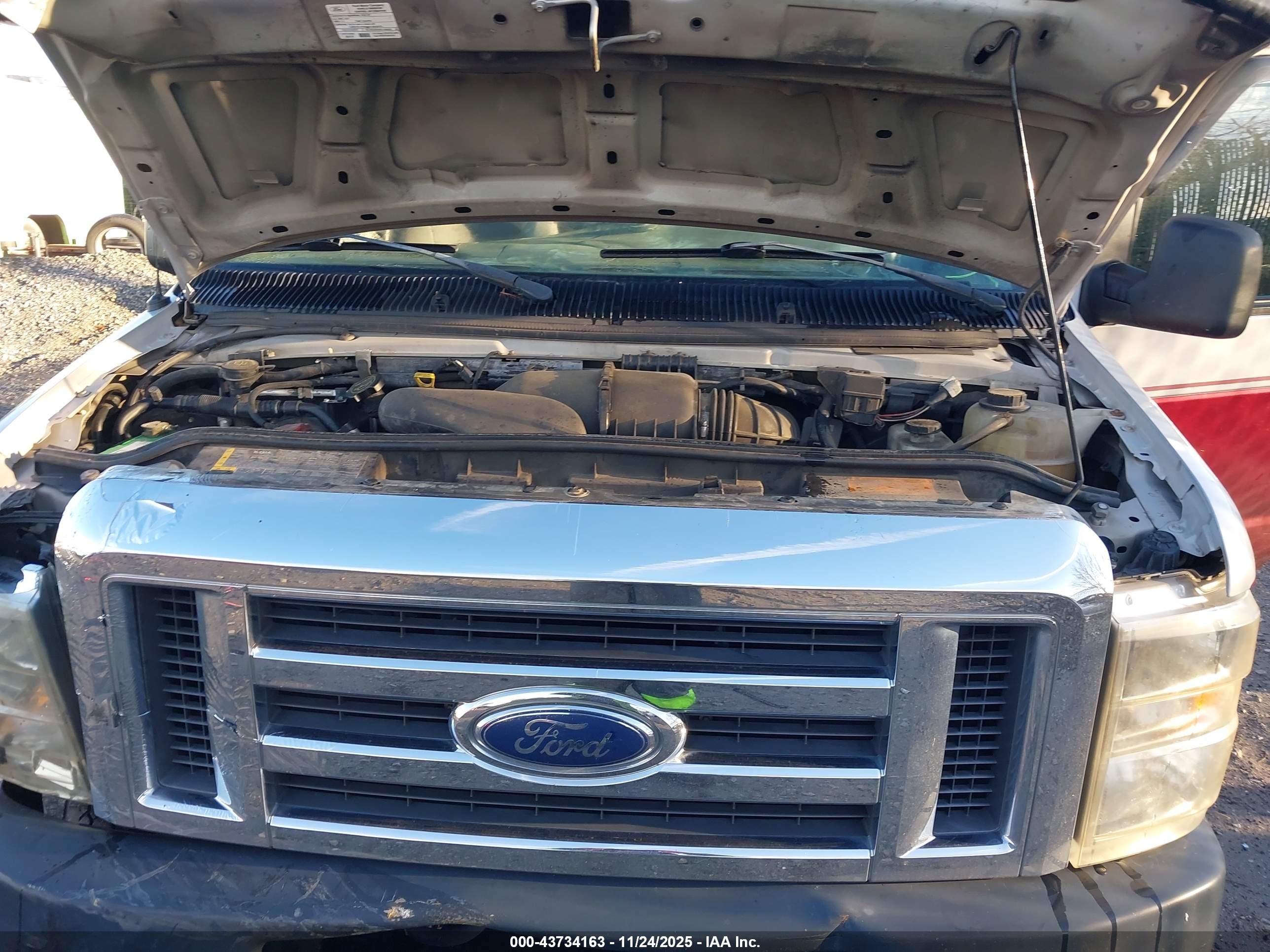 2008 Ford E-150 Commercial/recreational Burgundy vin: 1FTNE14LX8DA28636