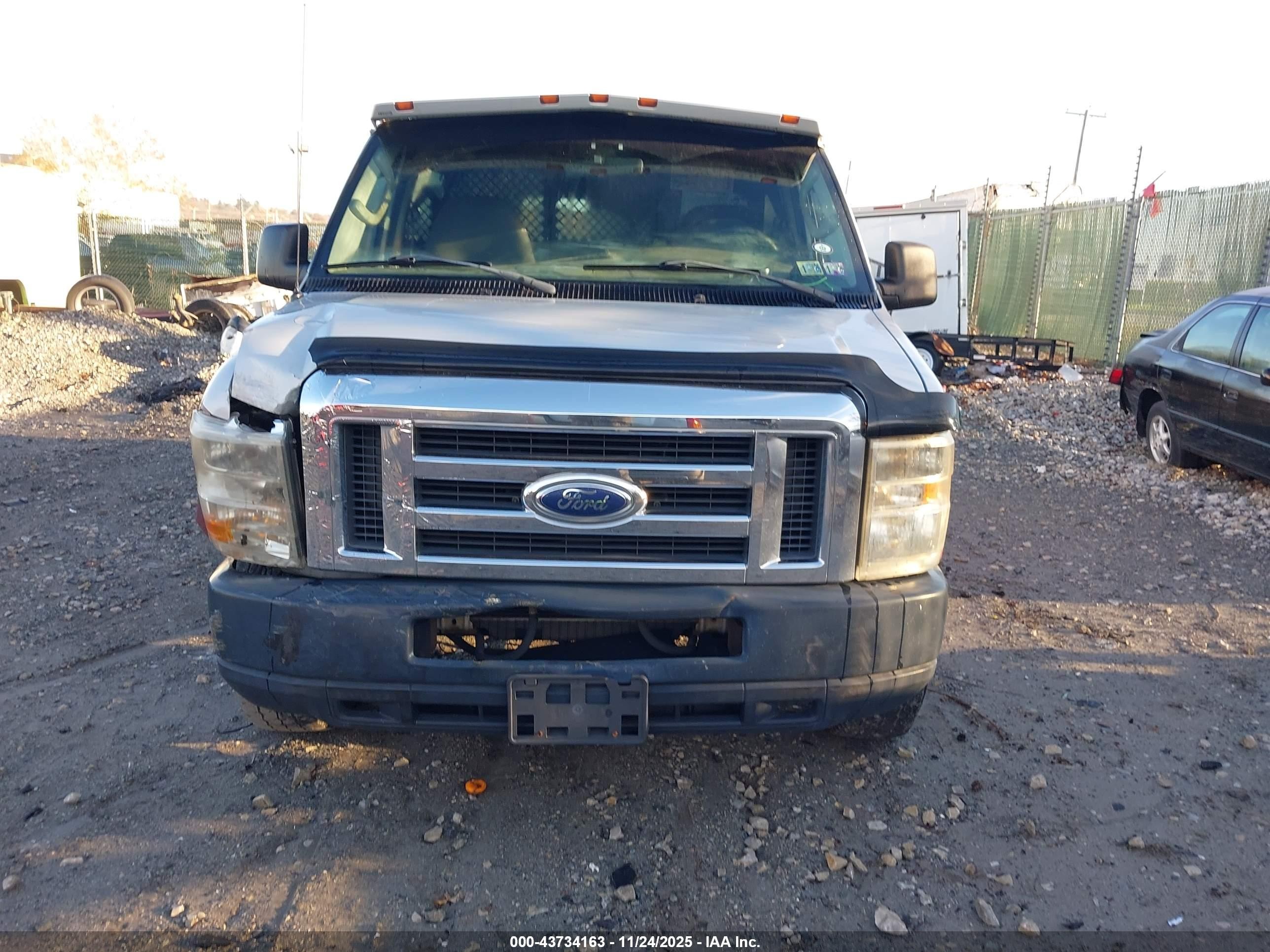 2008 Ford E-150 Commercial/recreational Burgundy vin: 1FTNE14LX8DA28636